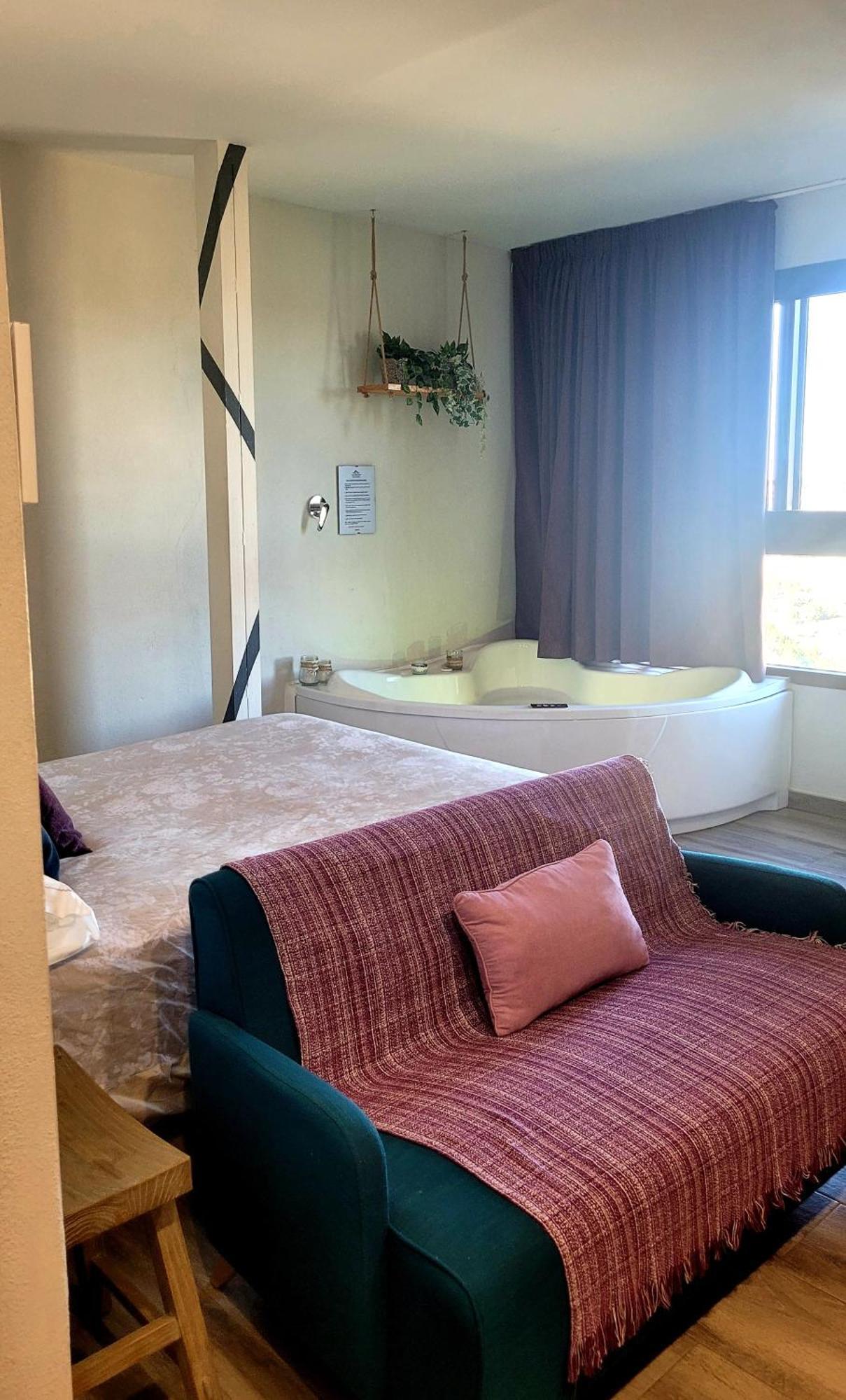Casas Rurales Maribel - Complejo Moradas Del Cerro 1 - Suites Con Jacuzzi En Alcala Del Jucar Casas del Cerro Стая снимка